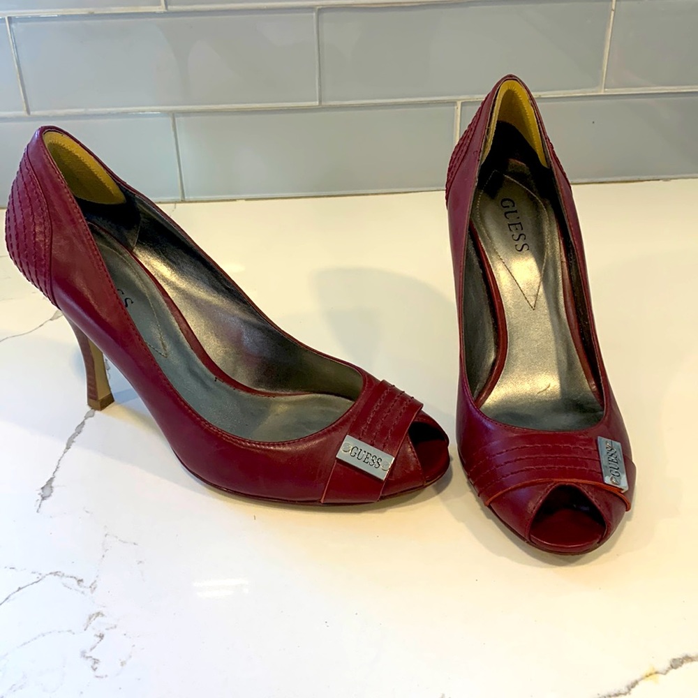 Guess pumps